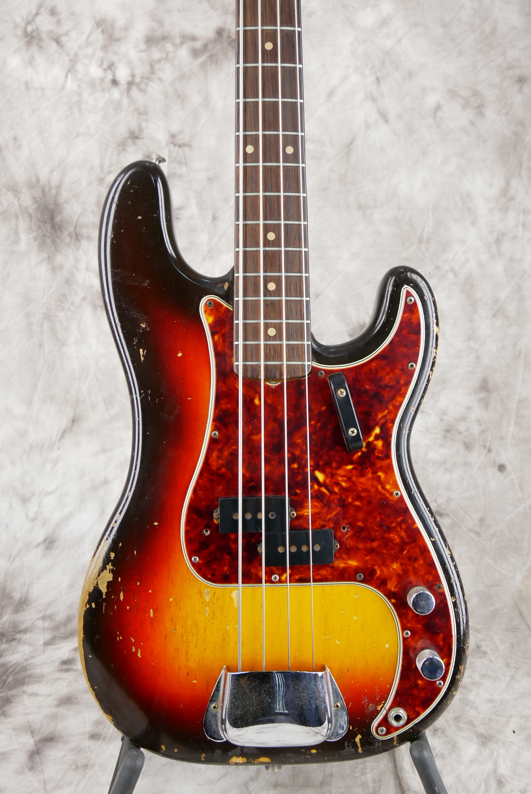 Fender_Precision_Bass_sunburst_1961-003.JPG