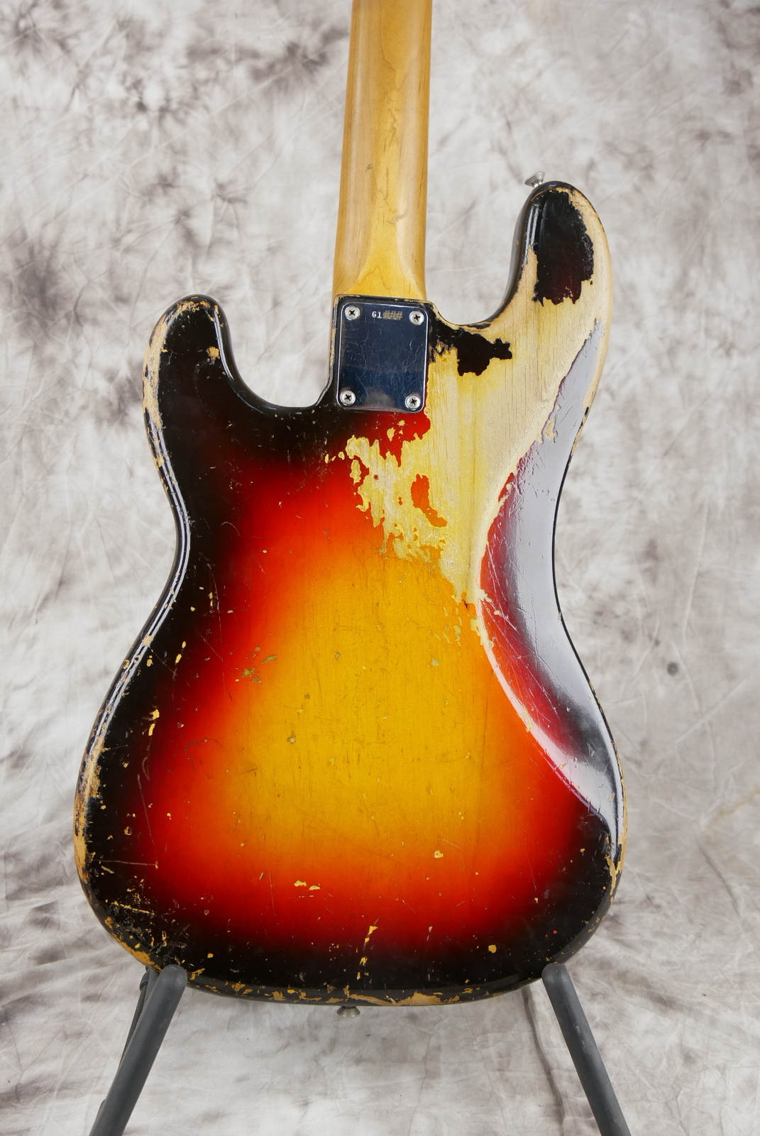 Fender_Precision_Bass_sunburst_1961-004.JPG