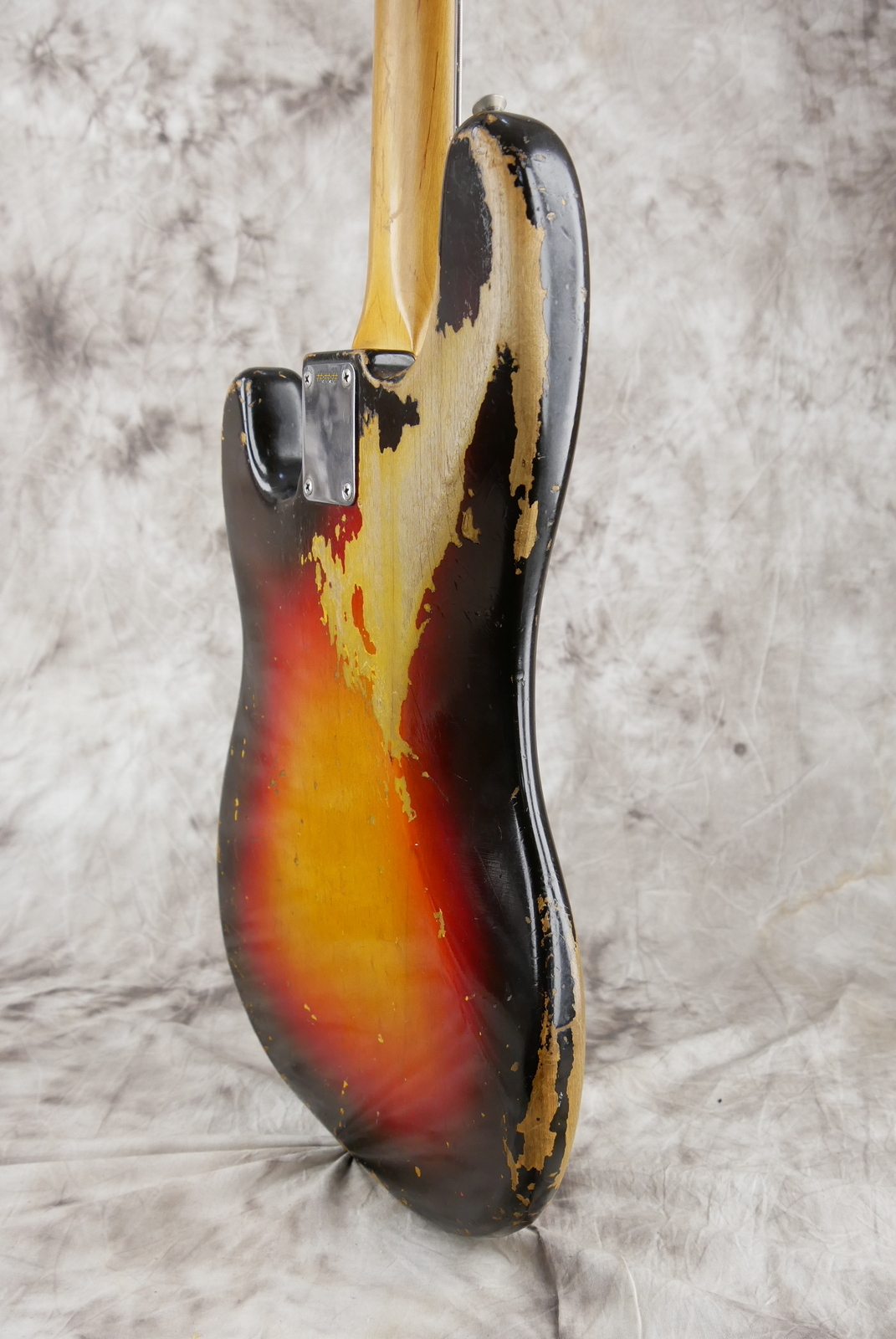 Fender_Precision_Bass_sunburst_1961-008.JPG