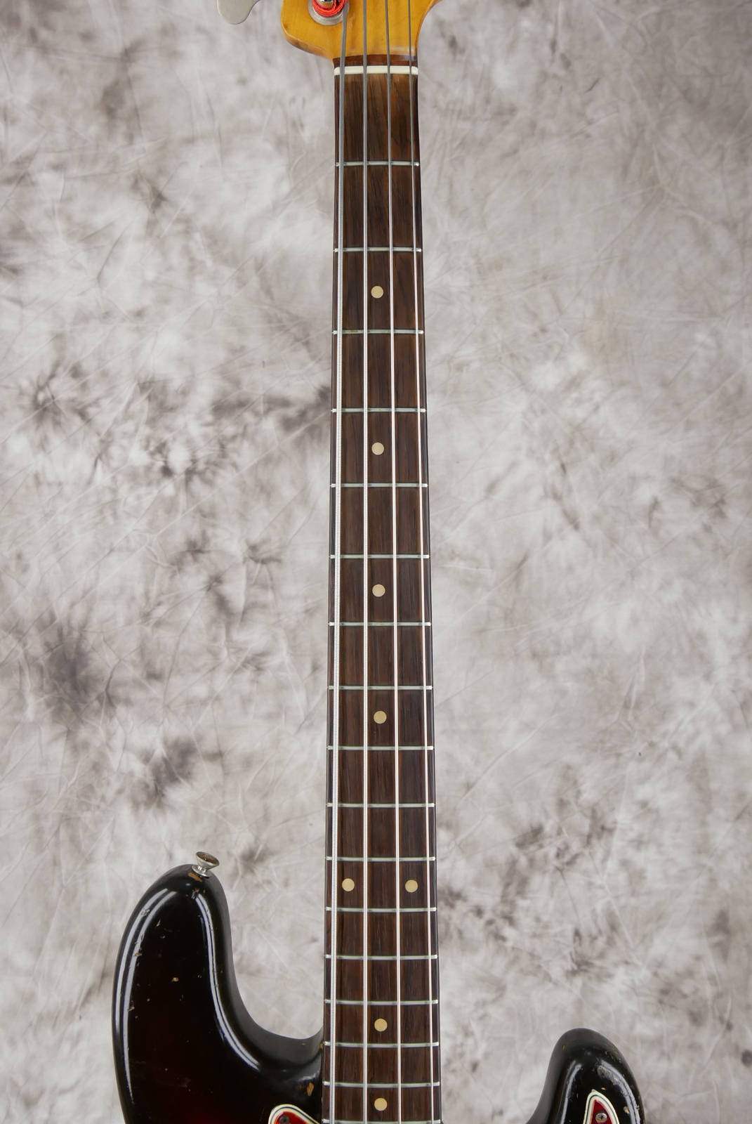Fender_Precision_Bass_sunburst_1961-011.JPG