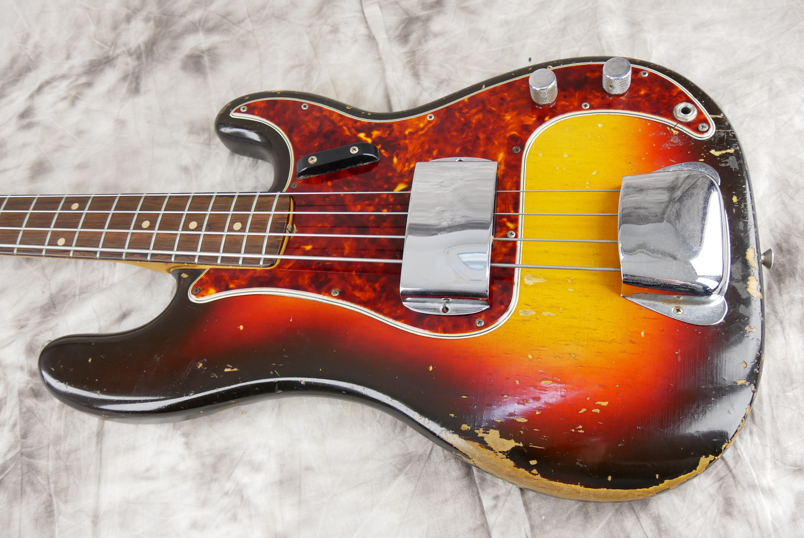 Fender_Precision_Bass_sunburst_1961-013.JPG