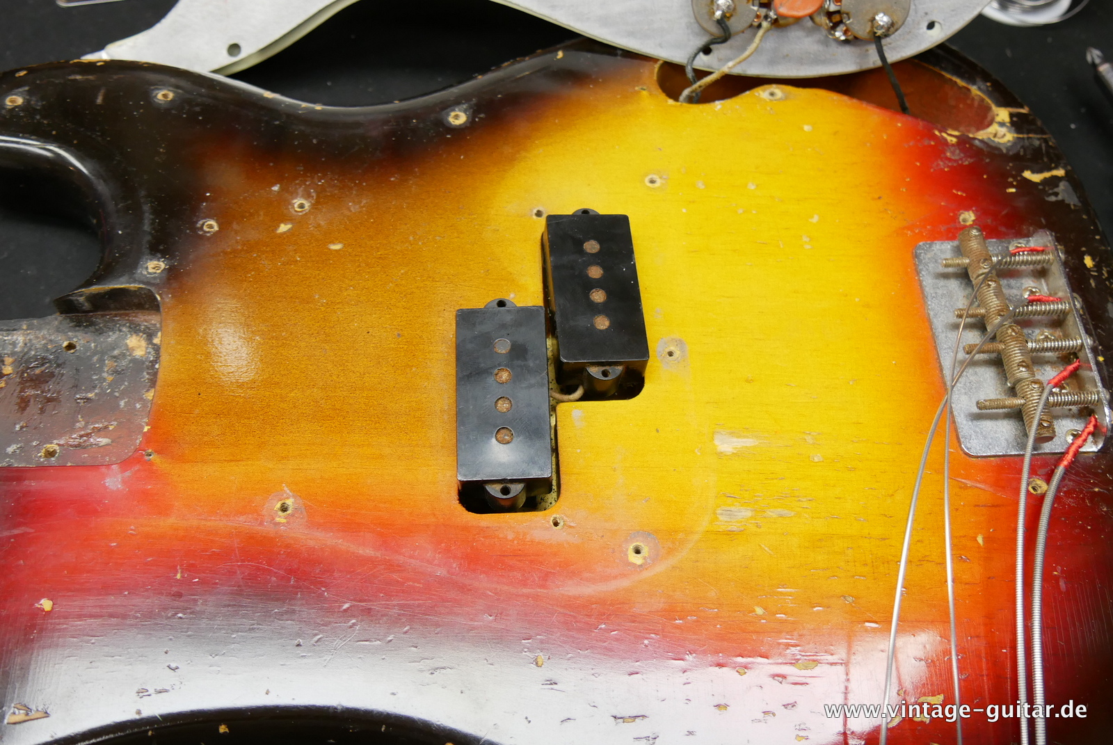 Fender_Precision_Bass_sunburst_1961-027.JPG