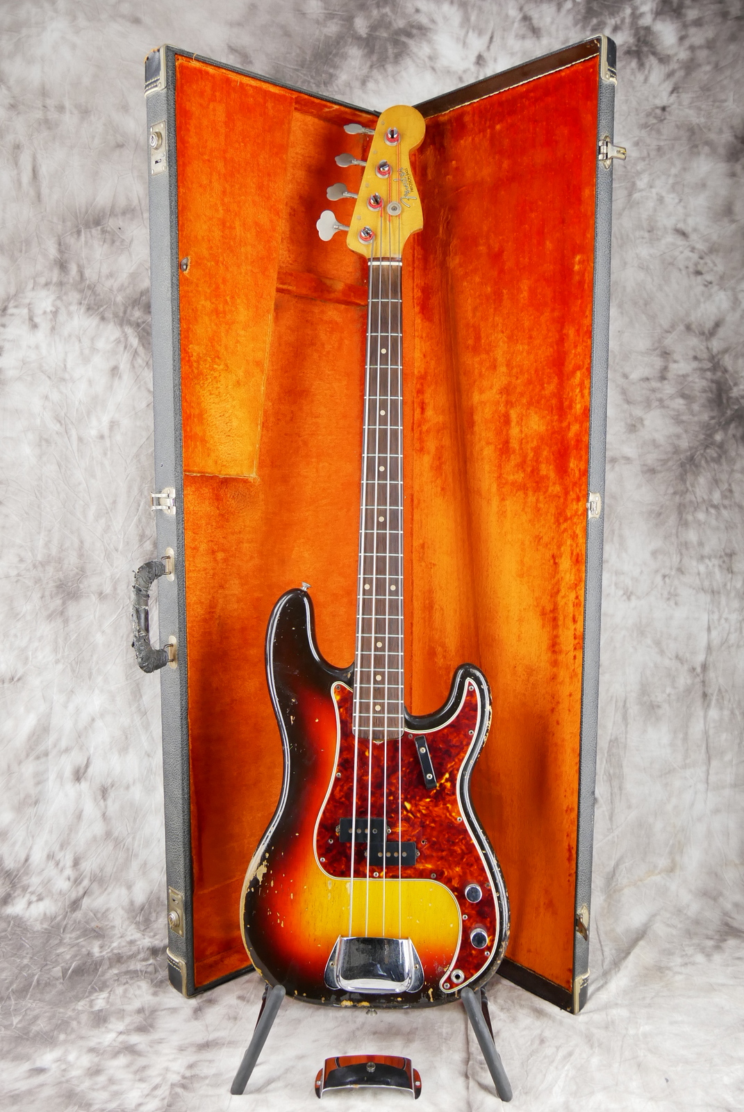 Fender_Precision_Bass_sunburst_1961-029.JPG