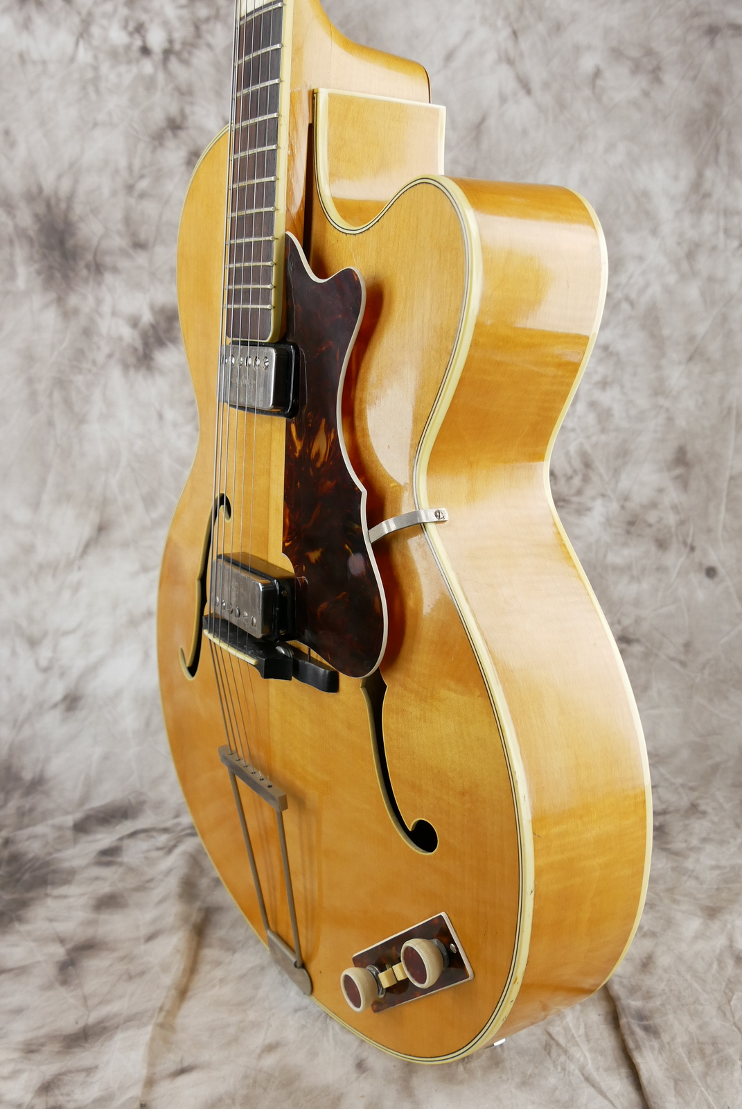 Hofner_457_E2_Germany_natural_1957-006.JPG