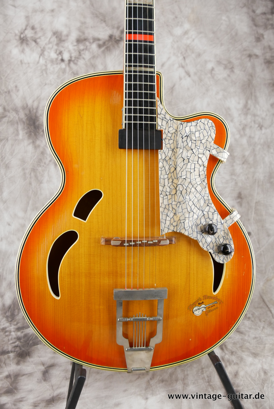 Hoyer_Broadway_1962_cherry_sunburst_germany_german_archtop_pickup_2,84kg-003.JPG