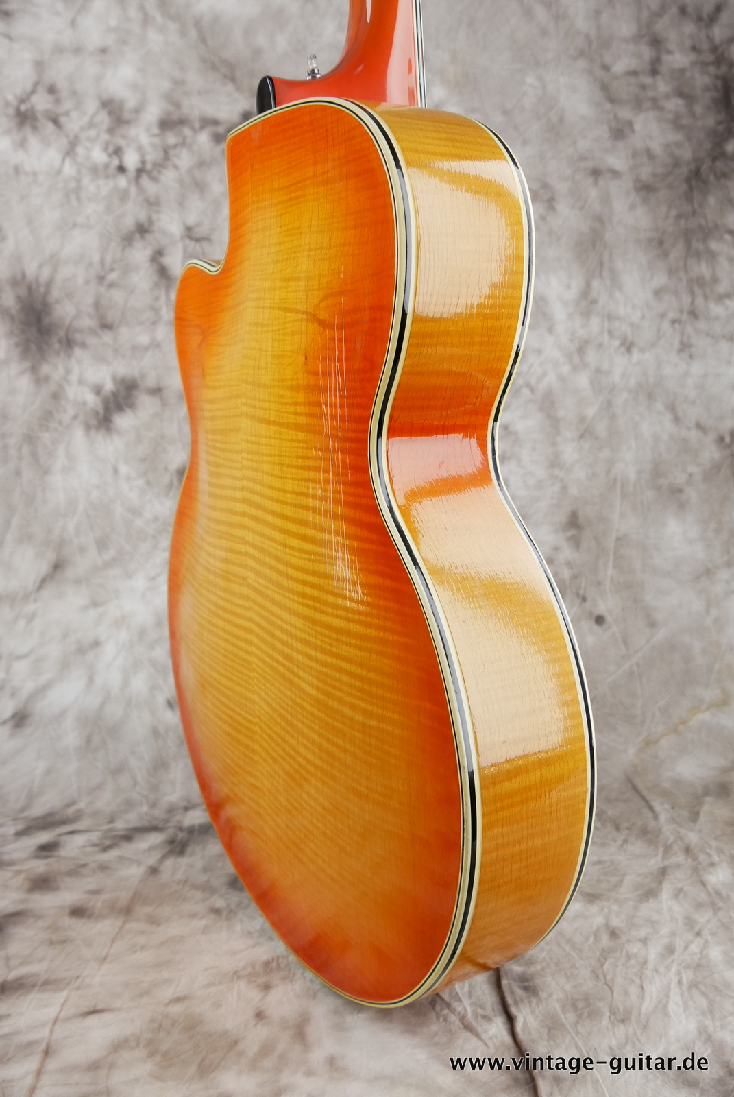 Hoyer_Broadway_1962_cherry_sunburst_germany_german_archtop_pickup_2,84kg-008.JPG