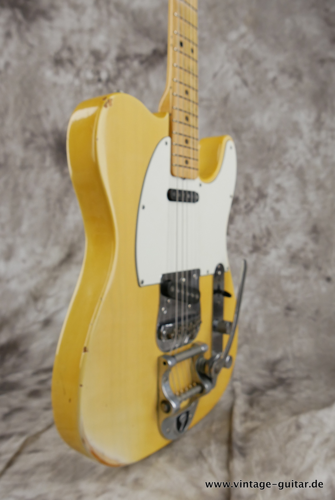 img/vintage/5299/Fender_Telecaster_Bigsby_5_way_switch_1973_blonde_4,2kg-005.JPG