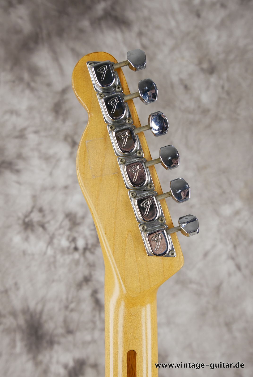 img/vintage/5299/Fender_Telecaster_Bigsby_5_way_switch_1973_blonde_4,2kg-010.JPG