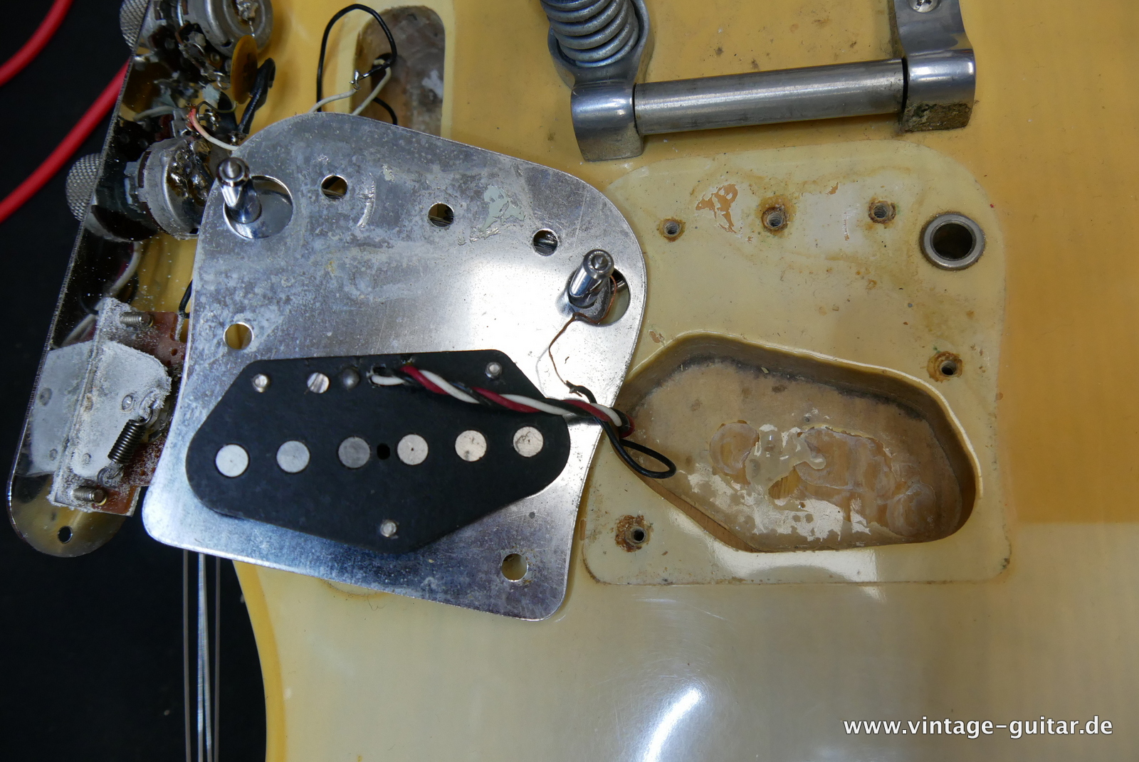 img/vintage/5299/Fender_Telecaster_Bigsby_5_way_switch_1973_blonde_4,2kg-014.JPG