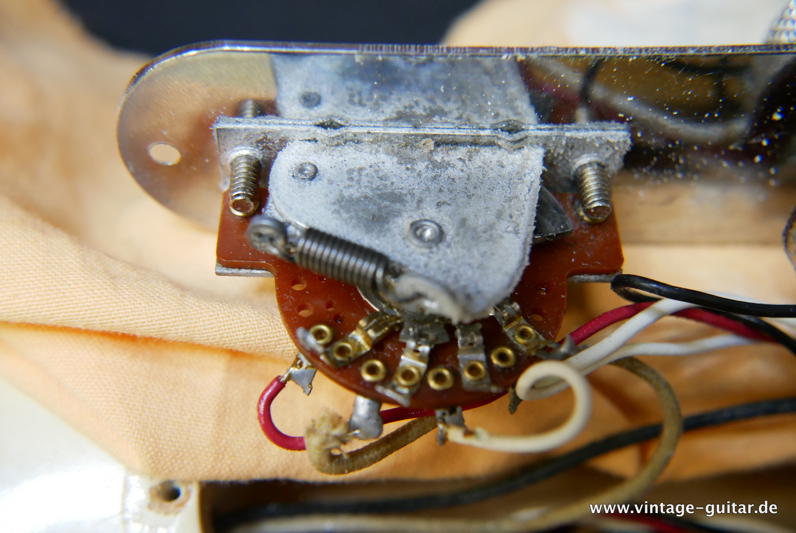 img/vintage/5299/Fender_Telecaster_Bigsby_5_way_switch_1973_blonde_4,2kg-016.JPG