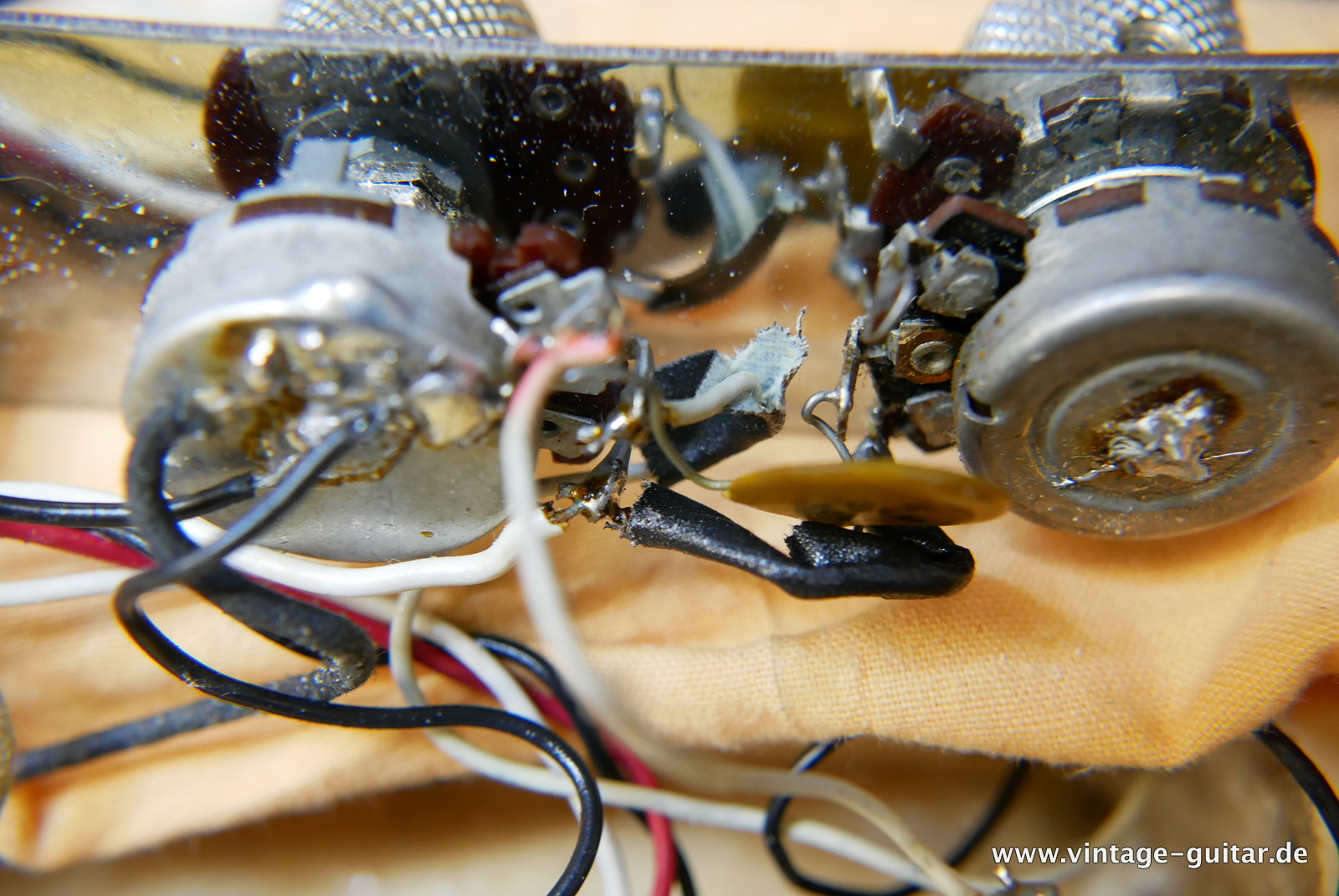 img/vintage/5299/Fender_Telecaster_Bigsby_5_way_switch_1973_blonde_4,2kg-017.JPG