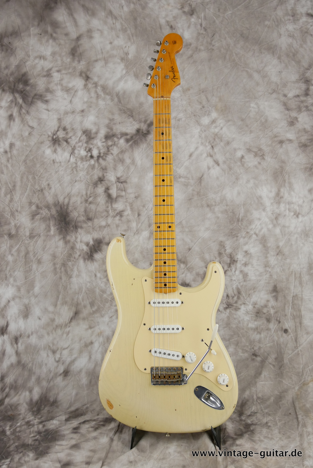Fender-Stratocaster-1956-Custom-Shop-CS-Relic-2004-001.JPG