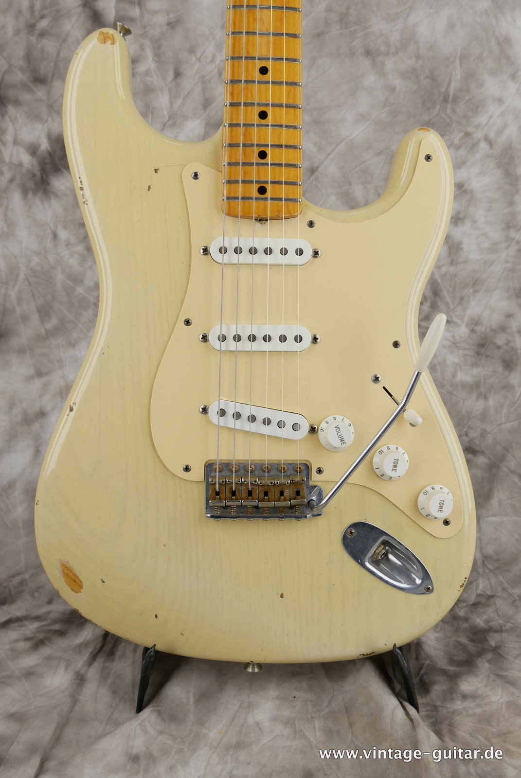 Fender-Stratocaster-1956-Custom-Shop-CS-Relic-2004-003.JPG