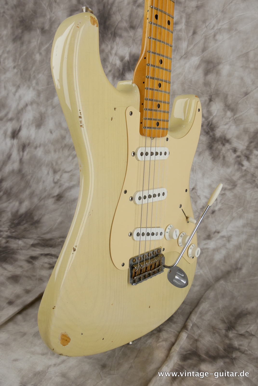 Fender-Stratocaster-1956-Custom-Shop-CS-Relic-2004-005.JPG