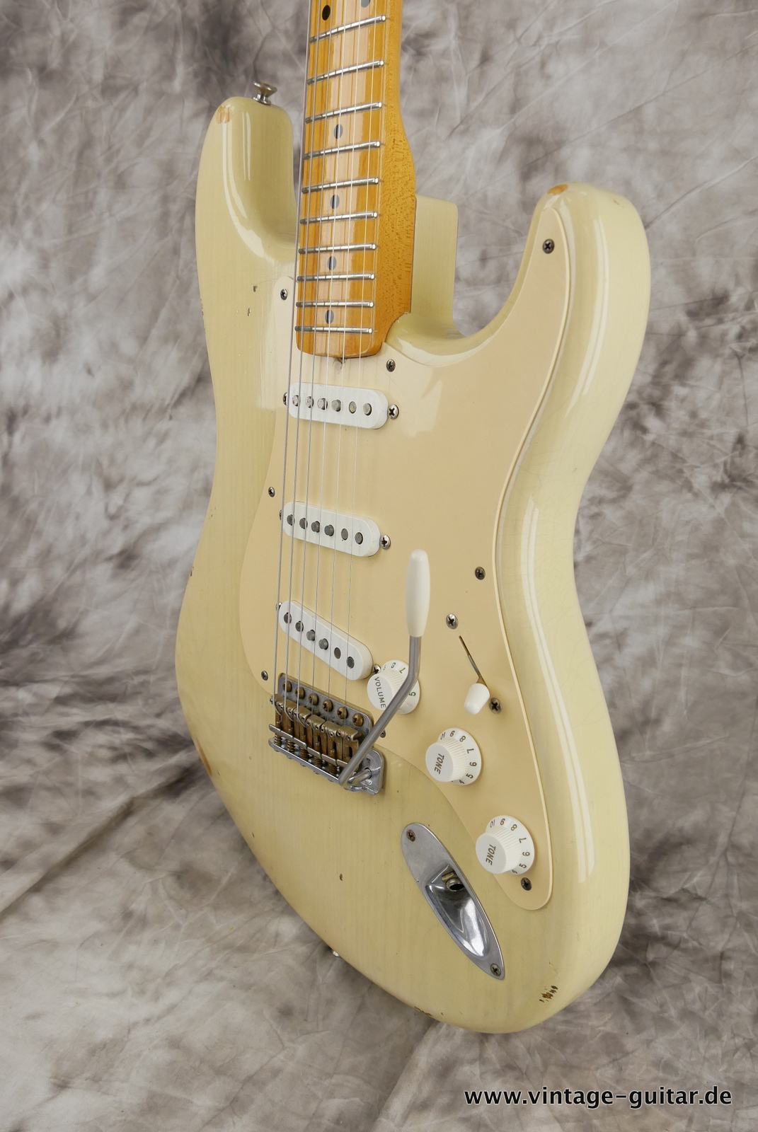 Fender-Stratocaster-1956-Custom-Shop-CS-Relic-2004-006.JPG