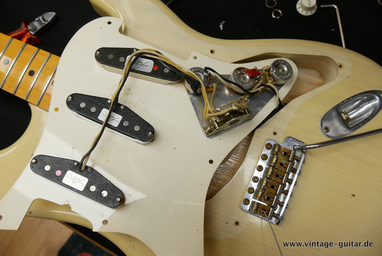 Fender-Stratocaster-1956-Custom-Shop-CS-Relic-2004-018.JPG