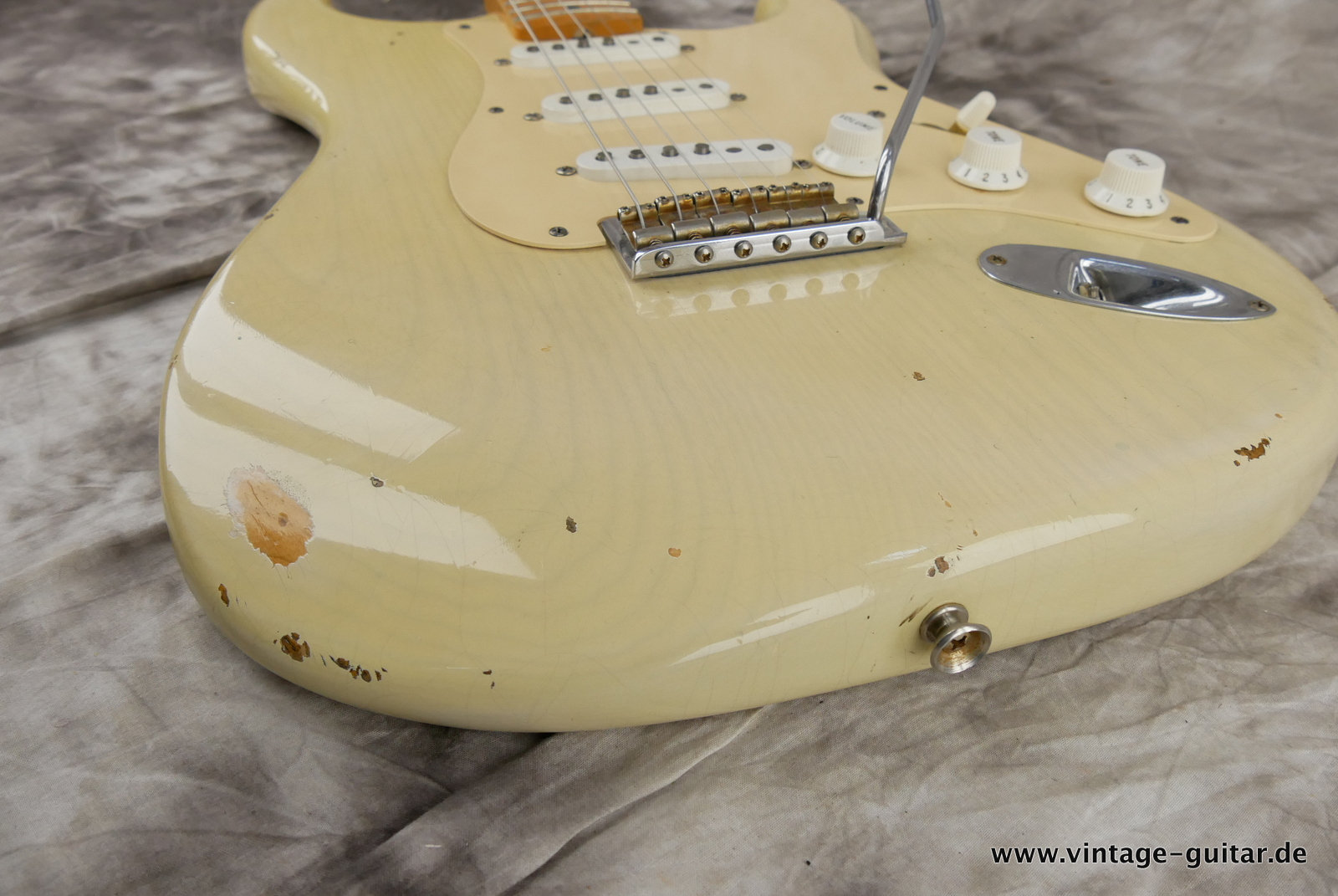 Fender-Stratocaster-1956-Custom-Shop-CS-Relic-2004-021.JPG