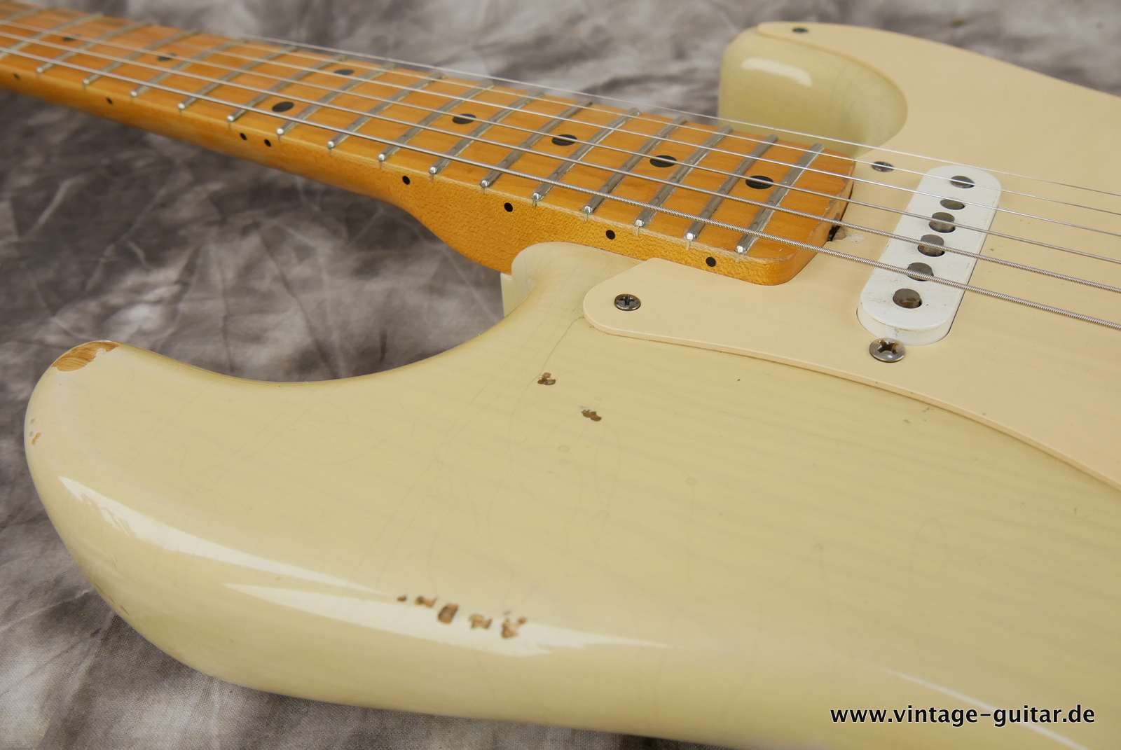 Fender-Stratocaster-1956-Custom-Shop-CS-Relic-2004-022.JPG
