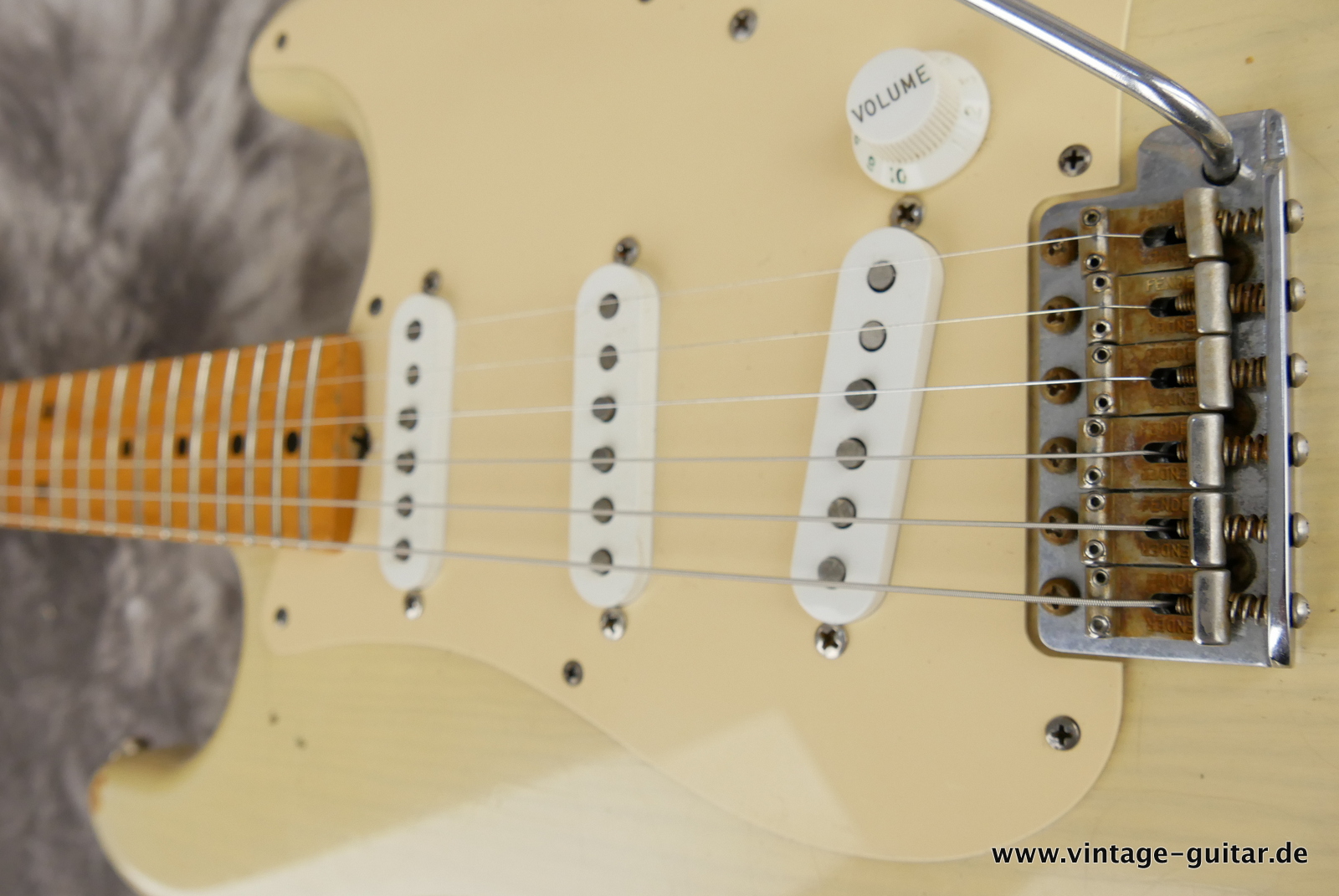 Fender-Stratocaster-1956-Custom-Shop-CS-Relic-2004-023.JPG