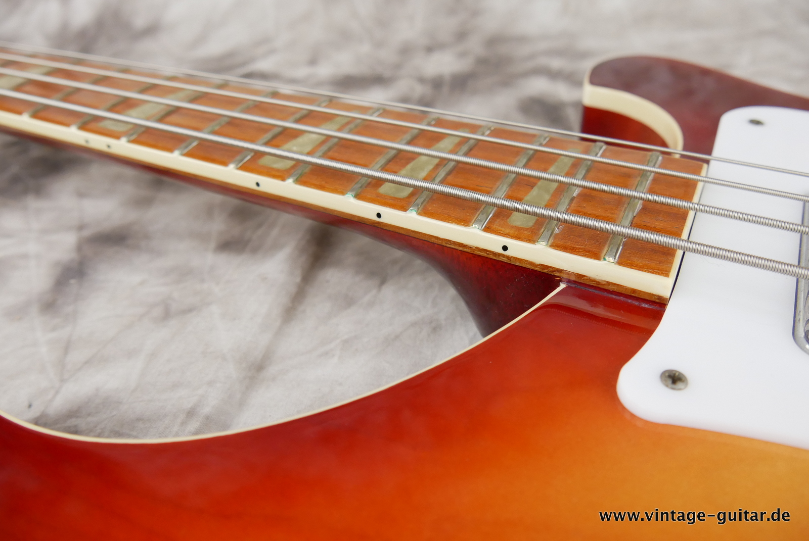 Rickenbacker-4003-1993-fireglo-015.JPG