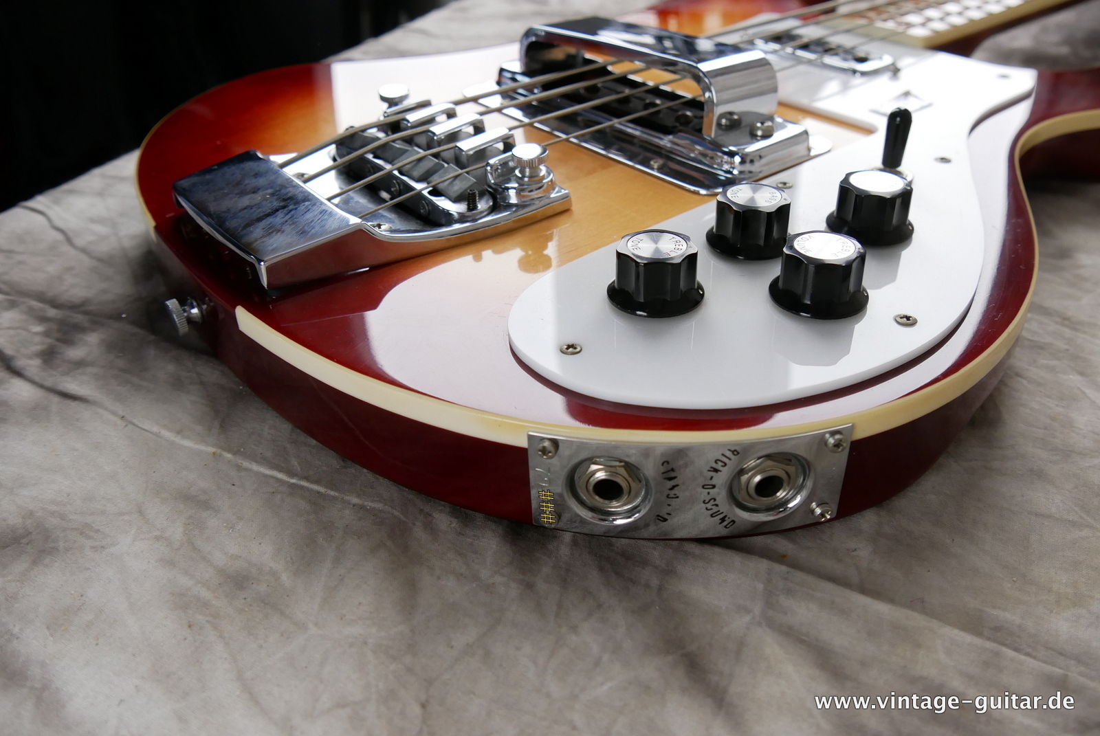 Rickenbacker-4003-1993-fireglo-017.JPG