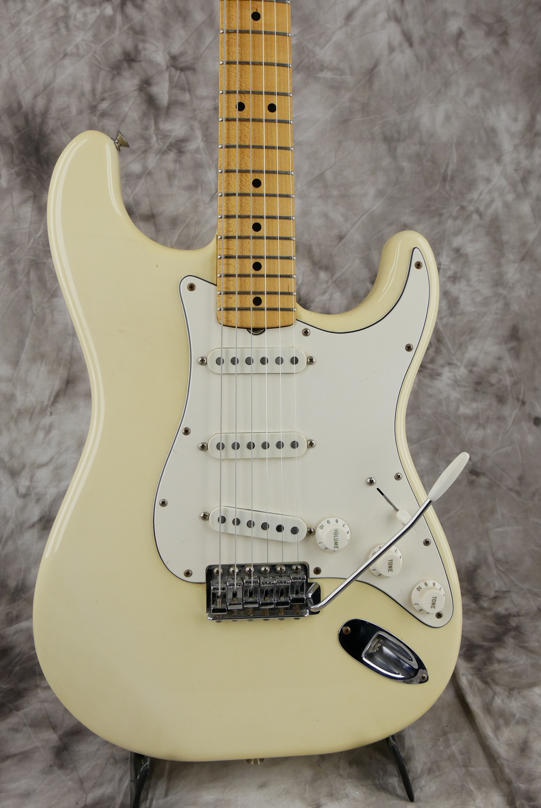 img/vintage/5303/Fender_Stratocaster_Dan_smith_1982_tremolo_hardcase-003.JPG