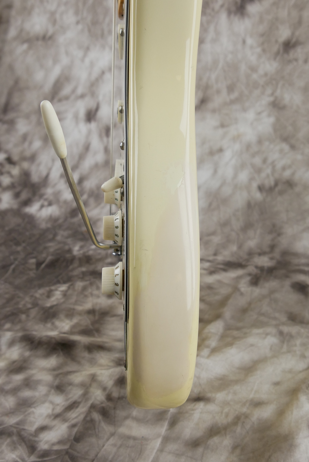 img/vintage/5303/Fender_Stratocaster_Dan_smith_1982_tremolo_hardcase-015.JPG