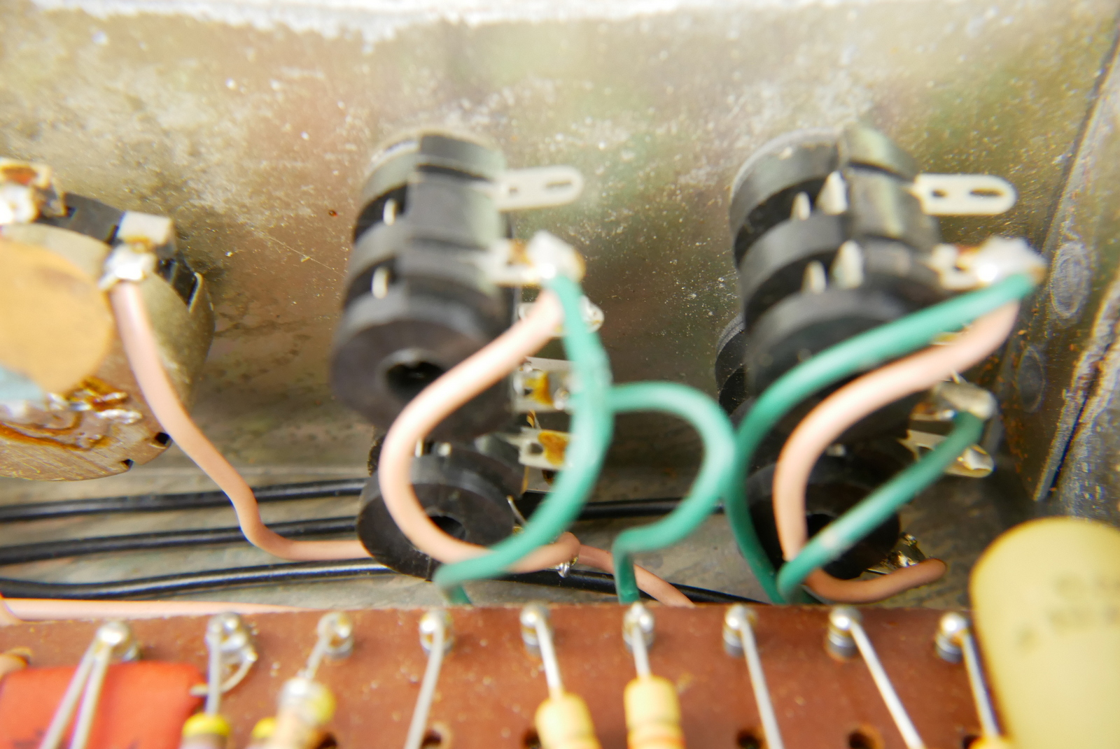 img/vintage/5308/Marshall_JMP_1987_Plexi_Great_Britain_black_1968-023.JPG