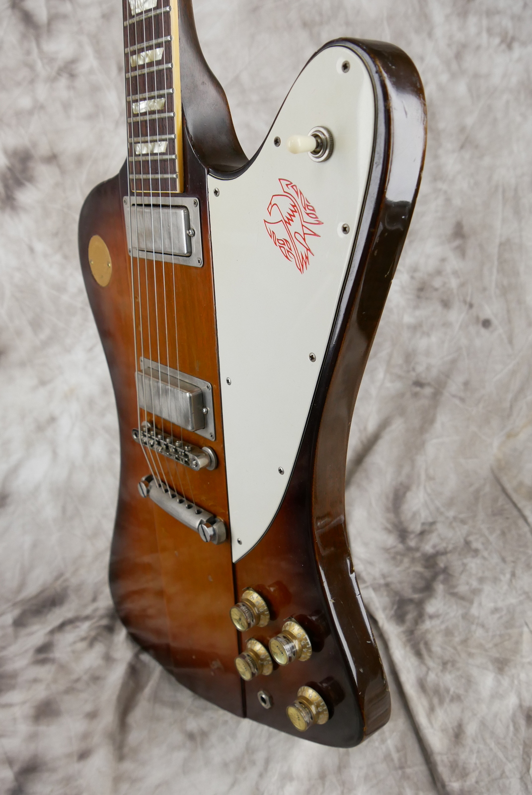 img/vintage/5311/Gibson_Firebird_V_Medallion_limited_edition_sunburst_1972-006.JPG
