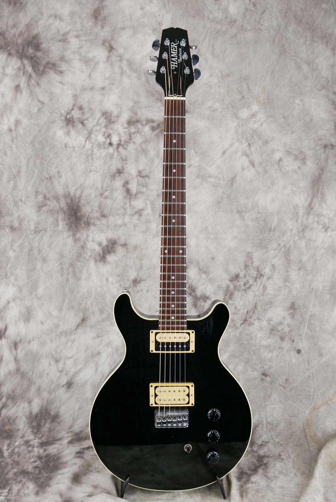 Hamer_Sunburst_USA_Tom_Holmes_black_1979-001.JPG