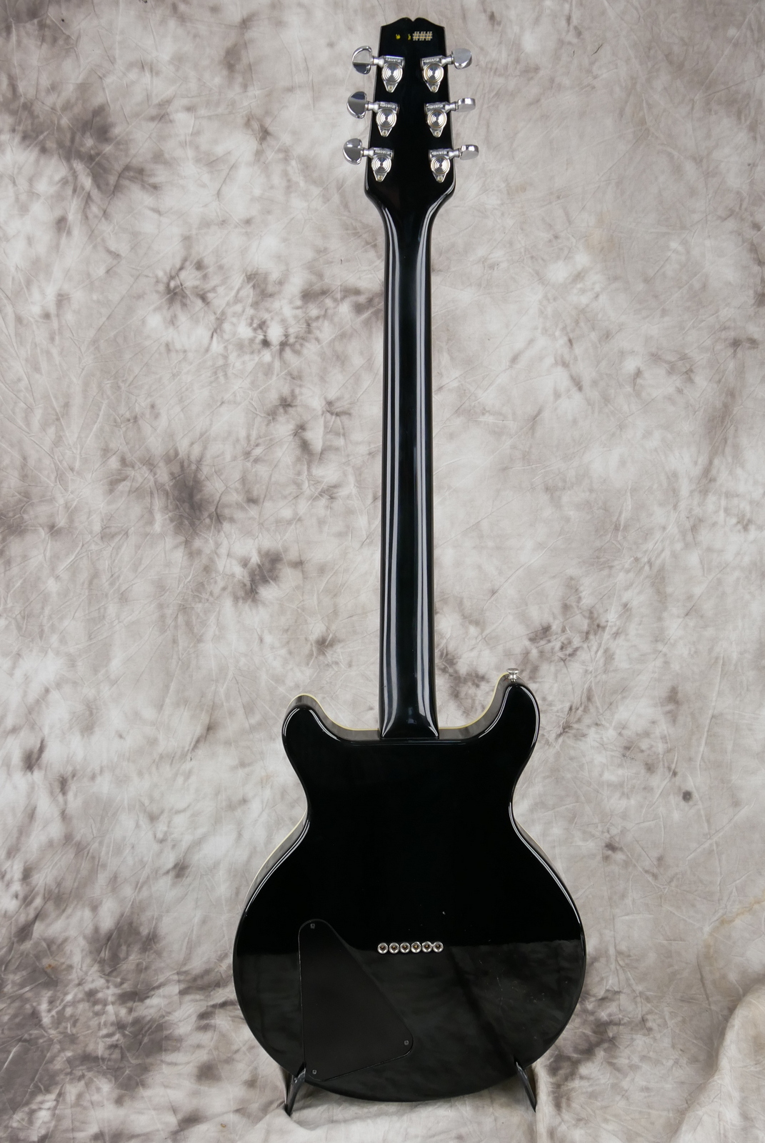 Hamer_Sunburst_USA_Tom_Holmes_black_1979-002.JPG