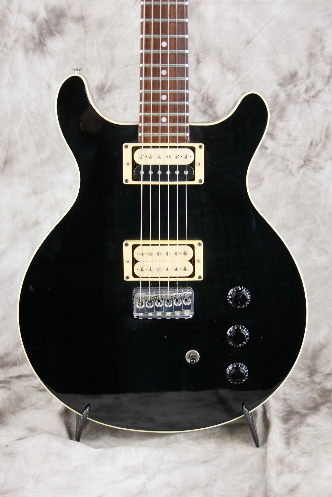 Hamer_Sunburst_USA_Tom_Holmes_black_1979-003.JPG