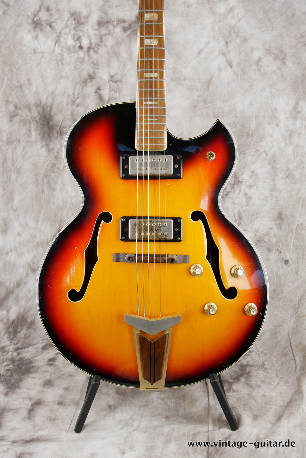 Aria-1362G-60s-sunburst-003.JPG