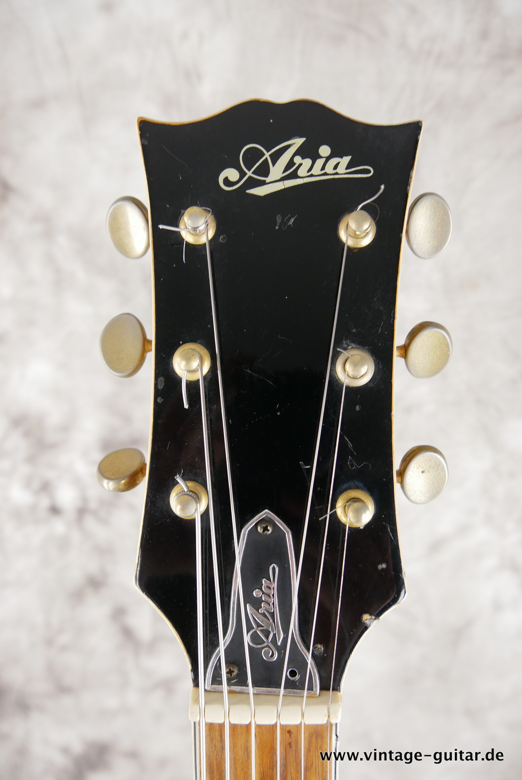 Aria-1362G-60s-sunburst-005.JPG