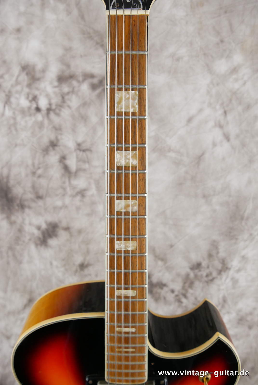 Aria-1362G-60s-sunburst-007.JPG