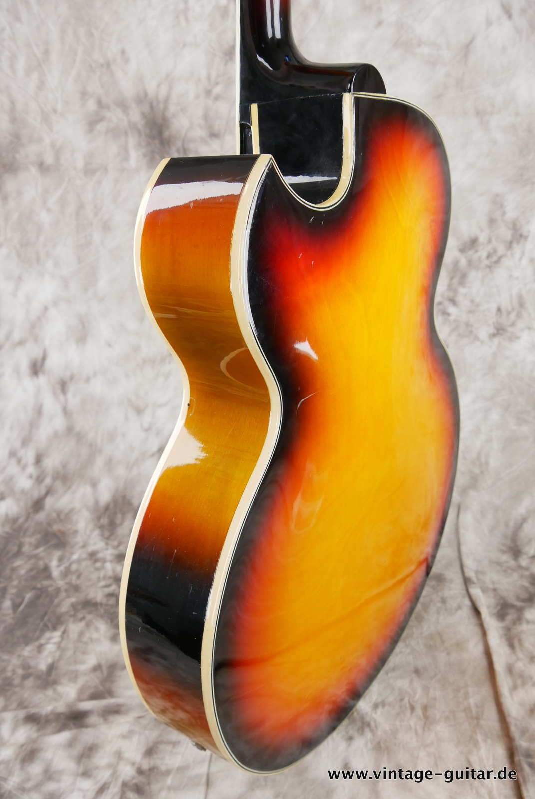 Aria-1362G-60s-sunburst-011.JPG