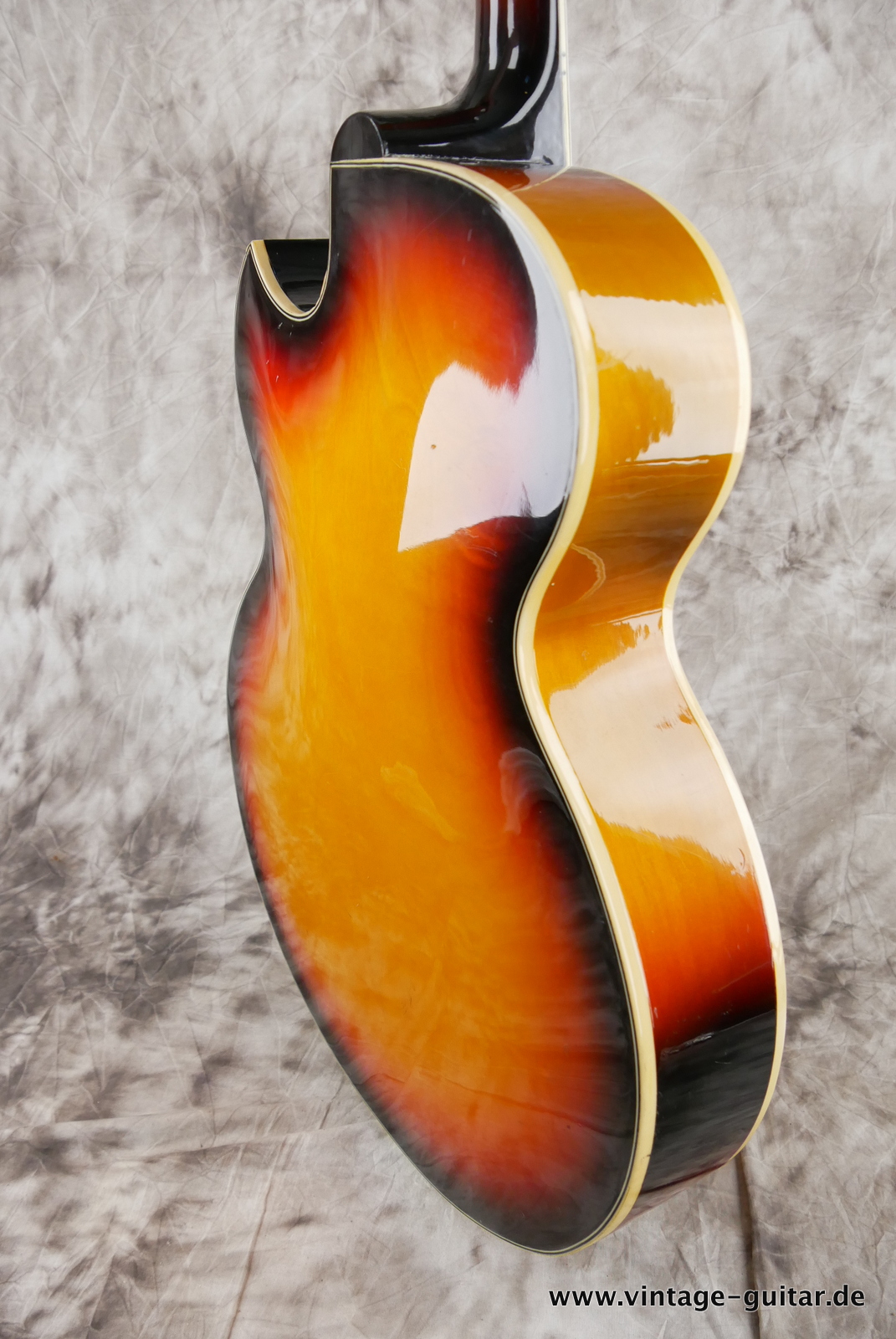 Aria-1362G-60s-sunburst-012.JPG