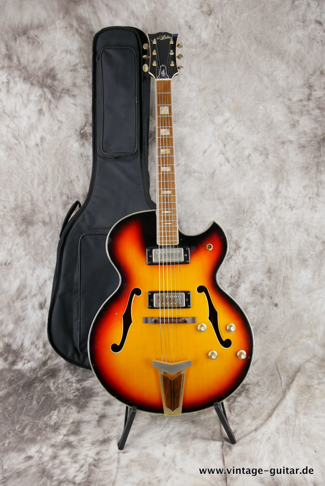 Aria-1362G-60s-sunburst-014.JPG