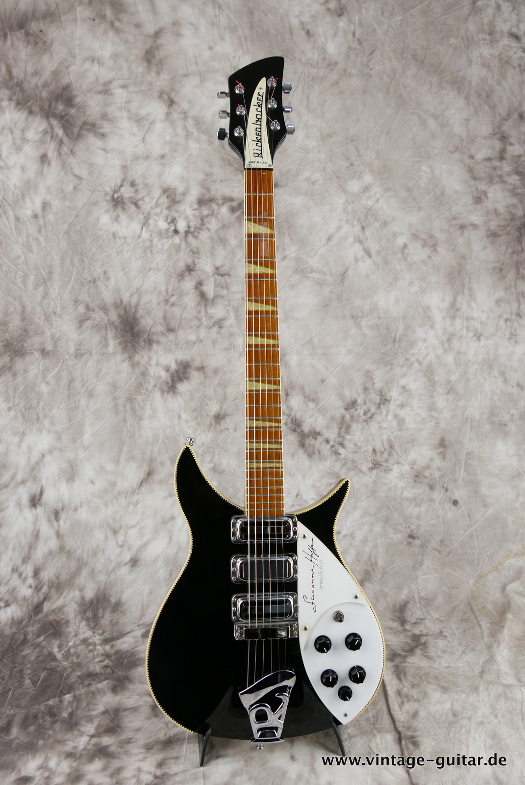 img/vintage/5316/Rickenbacker_350SH_Suanna_Hoff_Hoffs_signature_limited_editiom_1989_jetglo_checkered_binding-021.JPG