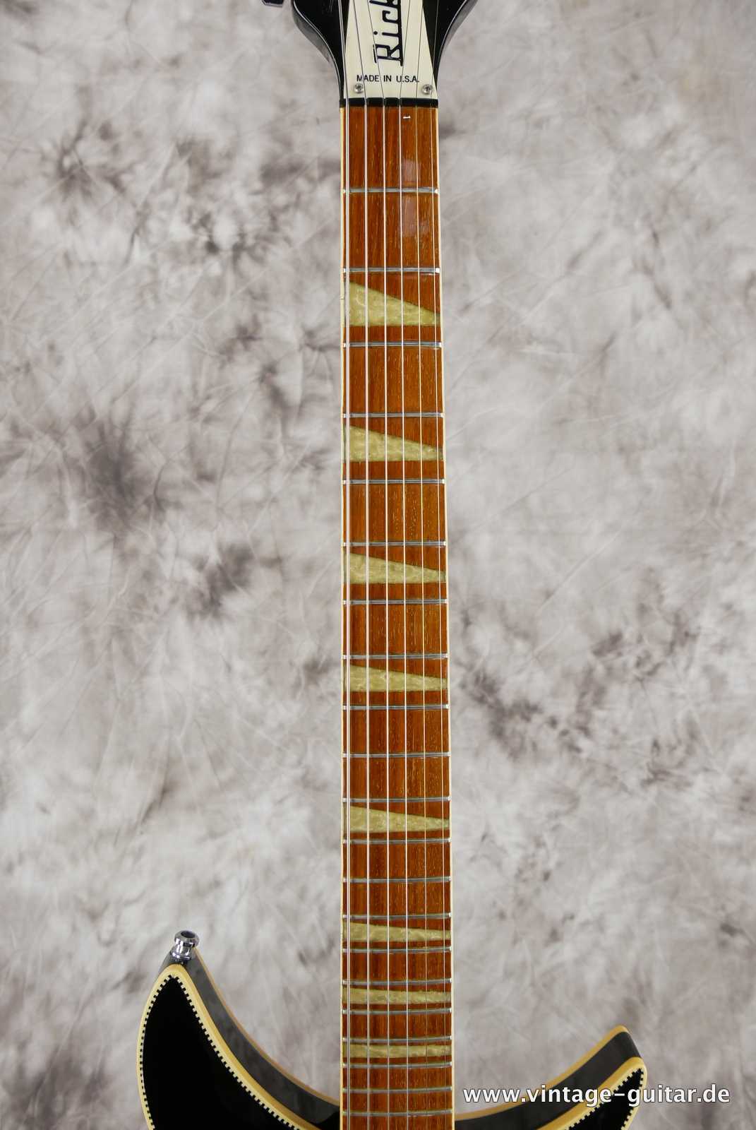 Rickenbacker_350SH_Suanna_Hoff_Hoffs_signature_limited_editiom_1989_jetglo_checkered_binding-031.JPG