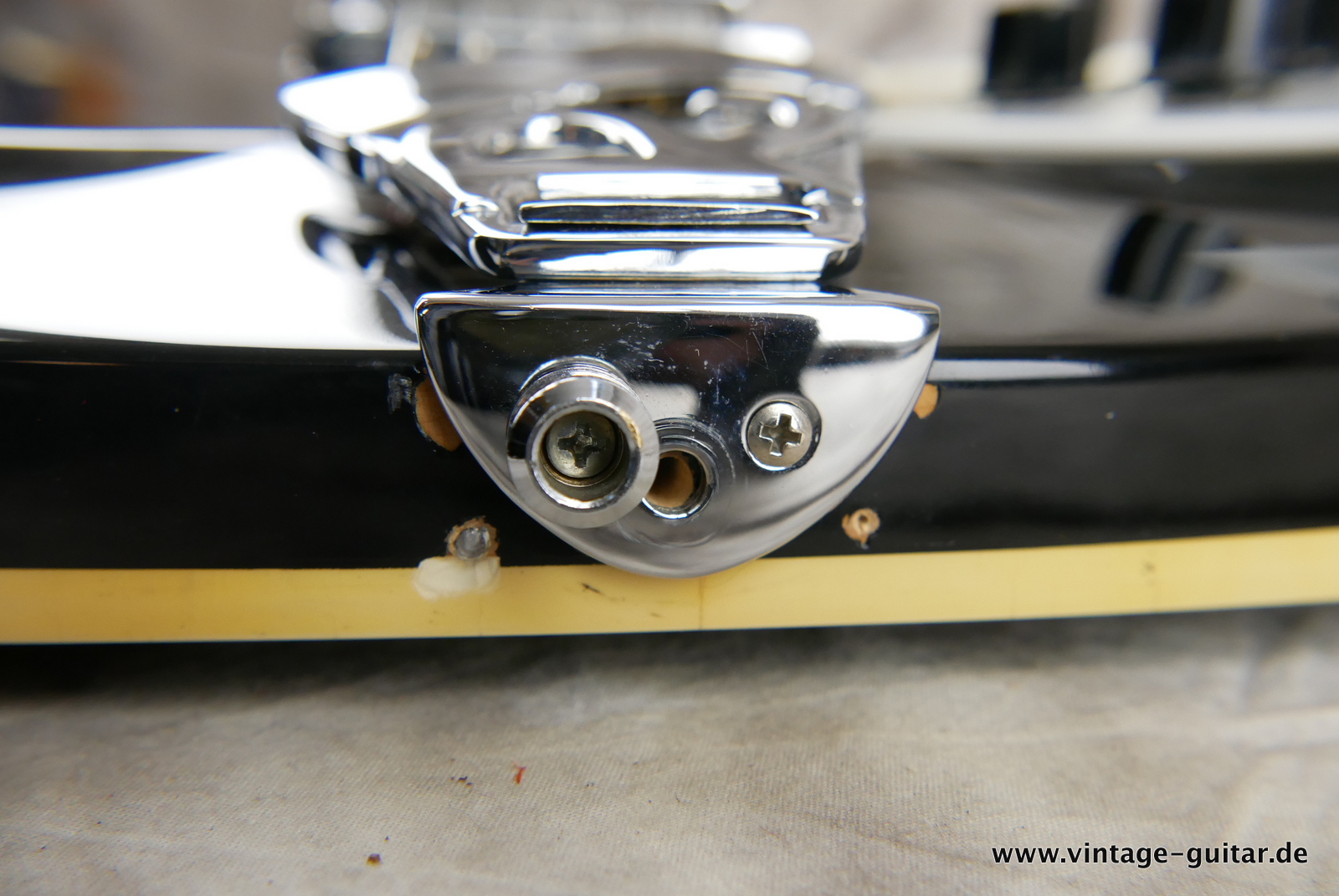 img/vintage/5316/Rickenbacker_350SH_Suanna_Hoff_Hoffs_signature_limited_editiom_1989_jetglo_checkered_binding-037.JPG
