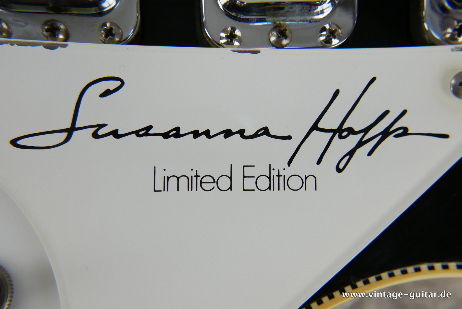 img/vintage/5316/Rickenbacker_350SH_Suanna_Hoff_Hoffs_signature_limited_editiom_1989_jetglo_checkered_binding-038.JPG