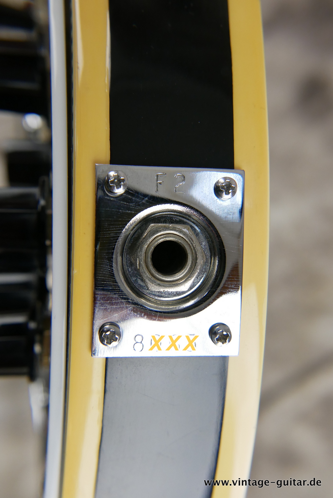 img/vintage/5316/Rickenbacker_350SH_Suanna_Hoff_Hoffs_signature_limited_editiom_1989_jetglo_checkered_binding-041.JPG