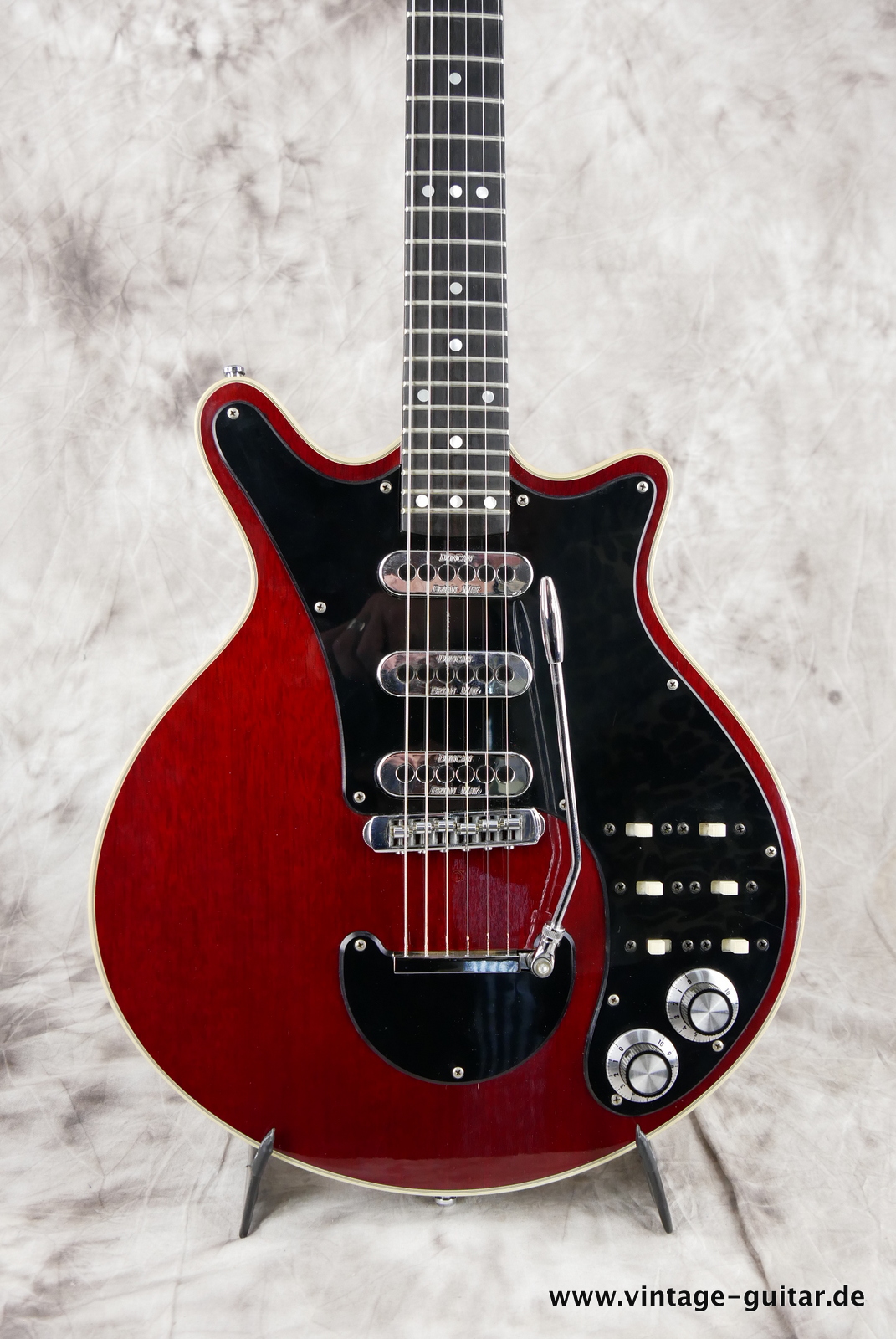img/vintage/5317/Guild_Brain_May_signature_BM01_red_custom_1993_tremolo-003.JPG