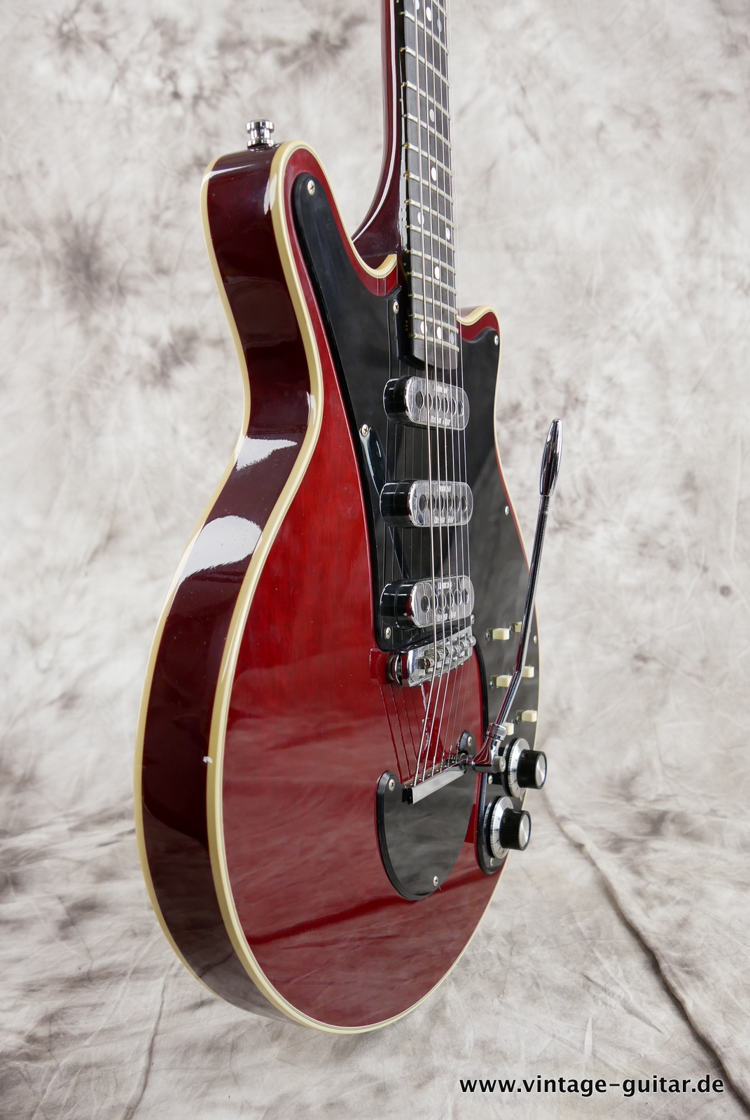 img/vintage/5317/Guild_Brain_May_signature_BM01_red_custom_1993_tremolo-005.JPG