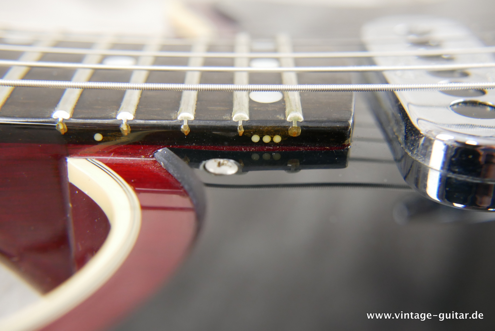 img/vintage/5317/Guild_Brain_May_signature_BM01_red_custom_1993_tremolo-013.JPG