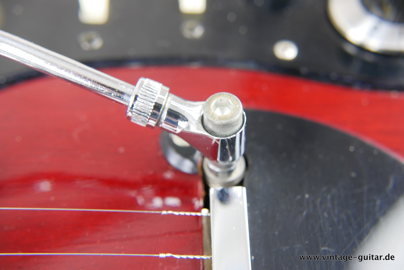 img/vintage/5317/Guild_Brain_May_signature_BM01_red_custom_1993_tremolo-014.JPG