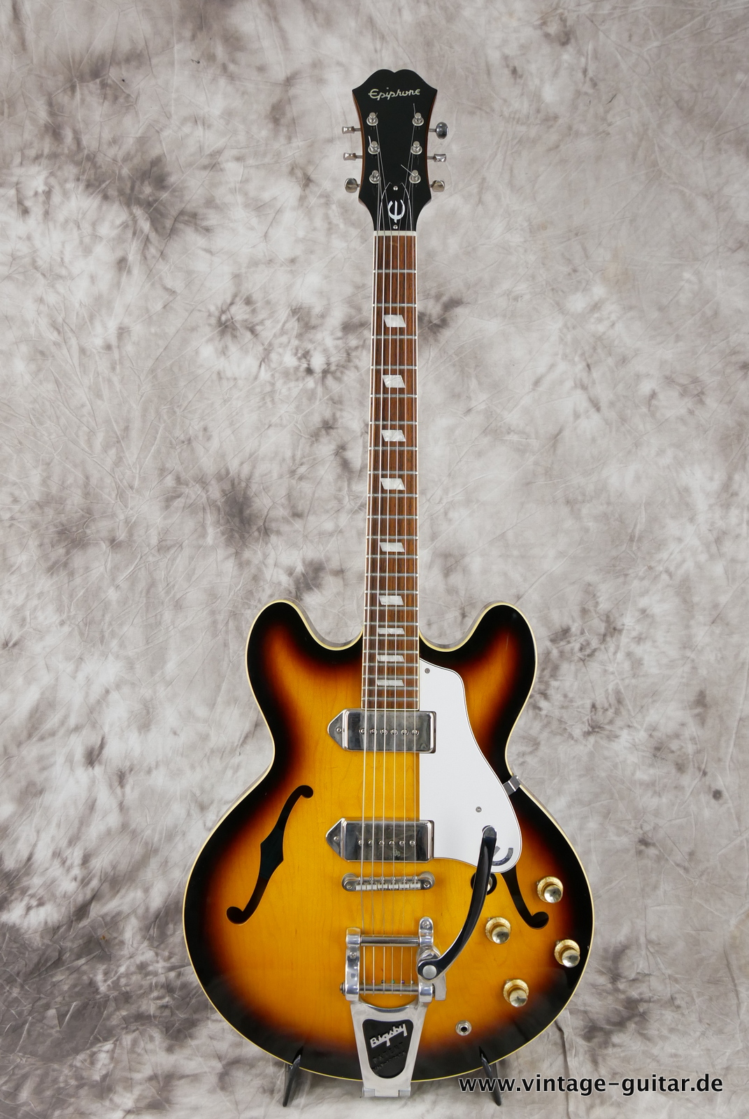 Epiphone_Casino_Revolution_John_Lennon_1965_sunburst_limited_edition_1999-001.JPG