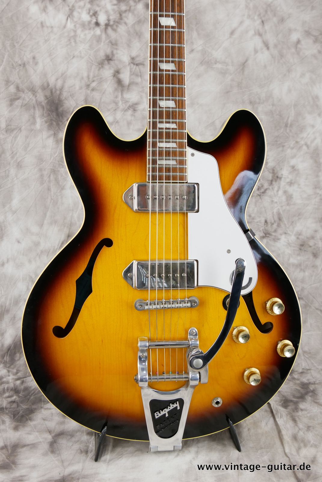 Epiphone_Casino_Revolution_John_Lennon_1965_sunburst_limited_edition_1999-003.JPG