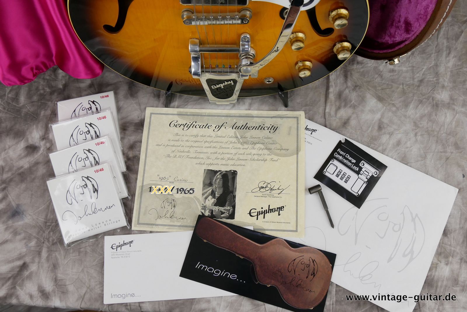img/vintage/5318/Epiphone_Casino_Revolution_John_Lennon_1965_sunburst_limited_edition_1999-013.JPG